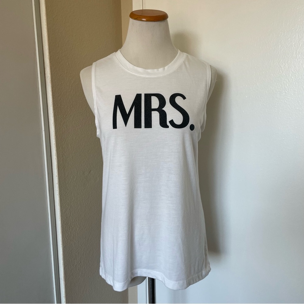 5 FOR $25 SALE 💗 White Sleeveless Top with Black Print MRS.